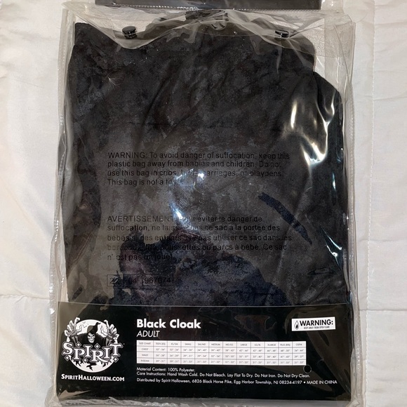 Spirit Halloween Adult black Cloak - Picture 2 of 4